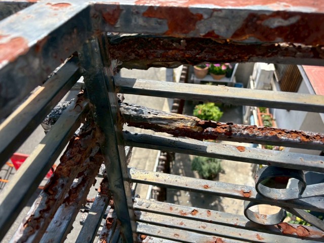 ベランダ手すり　腐食